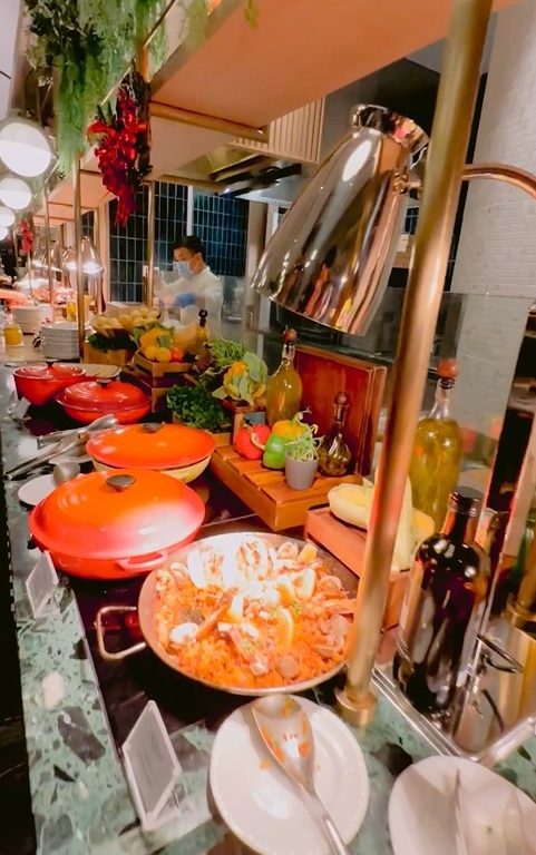 Buffet Verandah - Momentus hotel alexandra - Singapore Insiders 2023