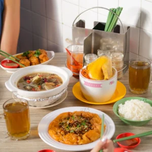 THE HIDDEN HEALERS: Tan Ser Seng’s Herbal Chicken Soups You Singapore